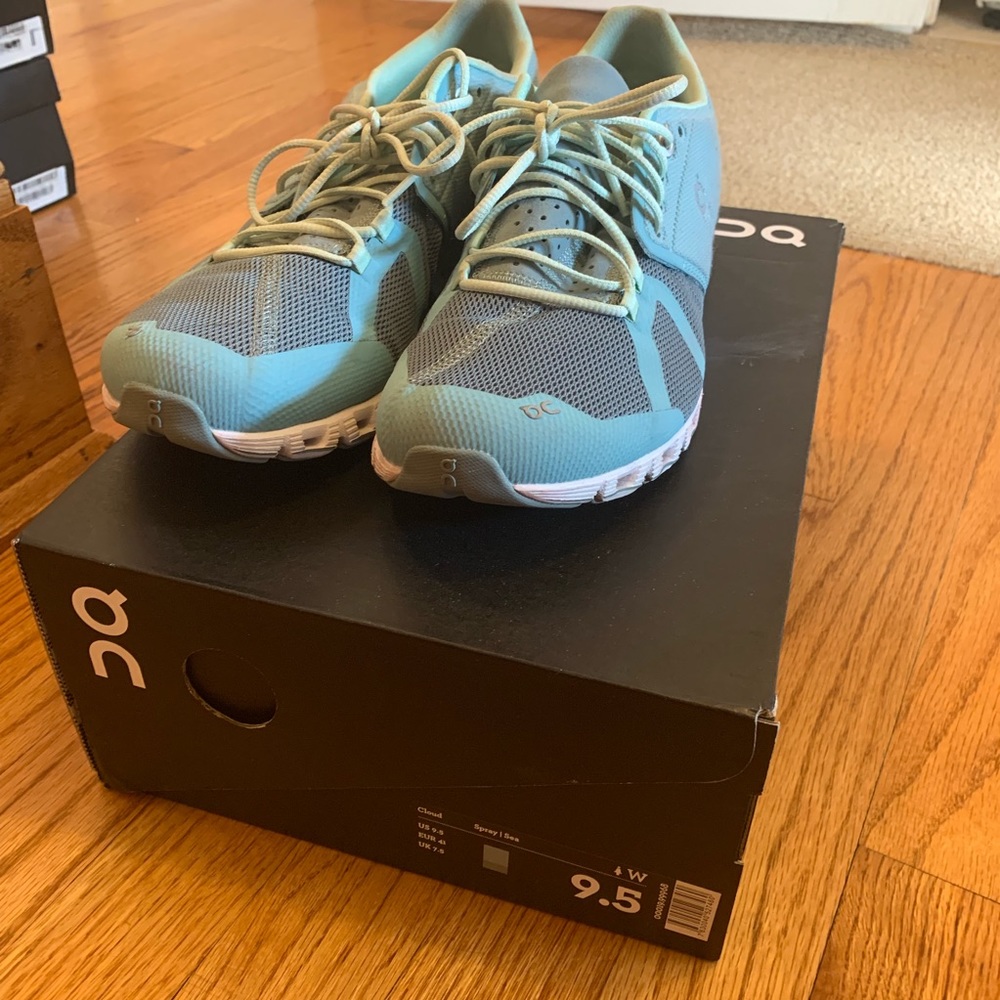 ✨✨✨Great Condition On Cloud Running Shoes